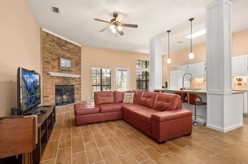 2301 Eagle Nest Ct, Denton, TX 76209-6357