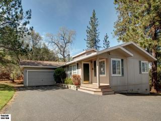 12690 Mueller Dr, Groveland, CA 95321-9361