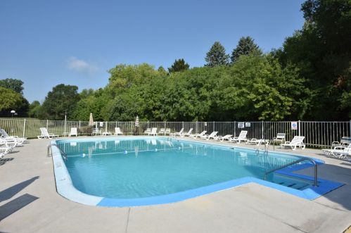 520 Windstone Dr, Chenequa WI  53029-1651 exterior