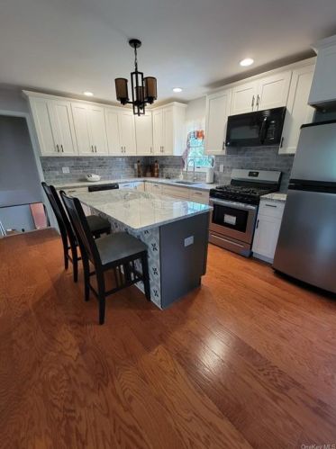 26 Tower Hill Dr, Washingtonville NY  10992-1009 exterior