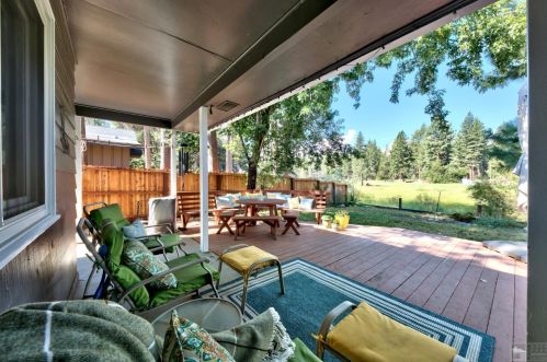 1084 Fairway Ave, South Lake Tahoe CA  96150-8401 exterior