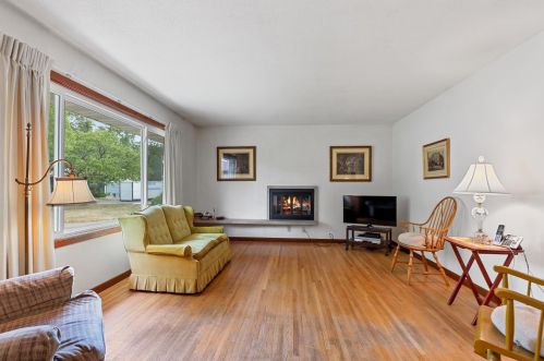 8217 Harrison Cir, Minneapolis, MN 55437-1516