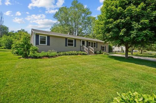 51 Grant Dr, North Kingstown, RI 02852-3618