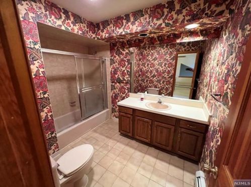 61 Bentley Dr, Franklin Lakes NJ  07417-1942 exterior