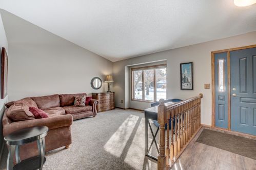 2000 Oak Glen Ln, Stillwater, MN 55082-9643