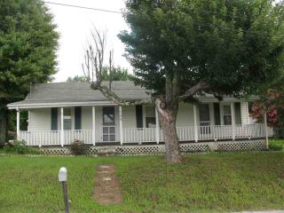 132 English St, Newport TN  37821-3318 exterior