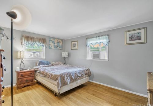 35 Keeney St, Manchester CT 06040-7054 exterior