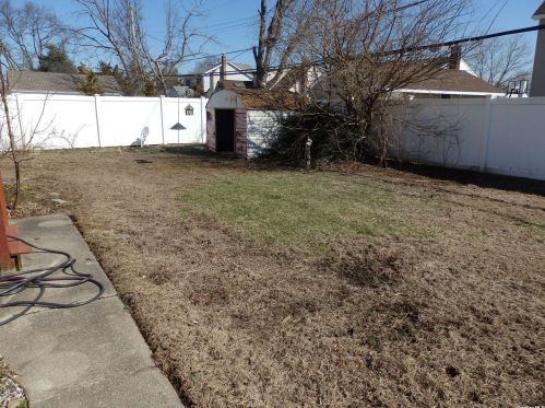 137 Pollok Pl, Hicksville NY 11801-2221 exterior