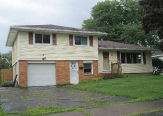 8 Caren Dr, Rochester, NY 14622-3122