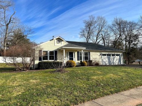 84 Mccormick Ln, Middletown CT  06457-2076 exterior