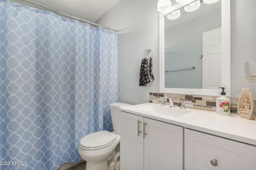 4011 Camino Vivaz, Glendale AZ  85310-5516 exterior