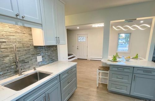 27 Hulls Hwy, Southport CT  06890-1133 exterior