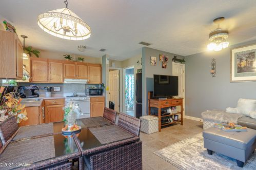 12331 Suncrest Dr, Fountain, FL 32438-2150