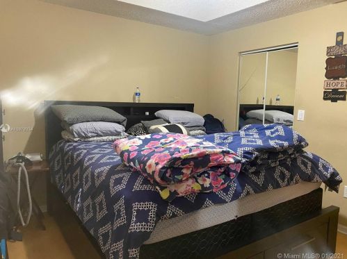 10323 20th St, Hollywood FL  33025-1781 exterior