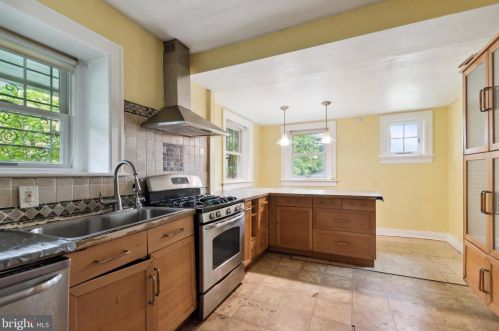 6903 Chew Ave, Philadelphia PA 19120-2211 exterior