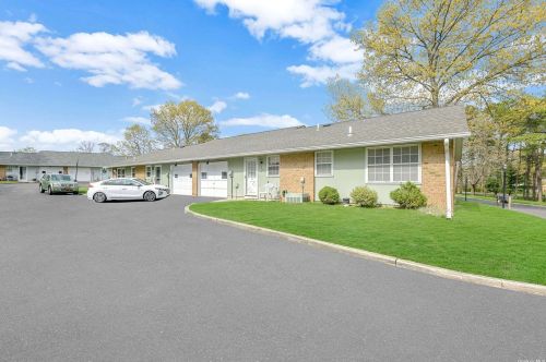 330 Woodbridge Dr, Panamoka, NY 11961-1324