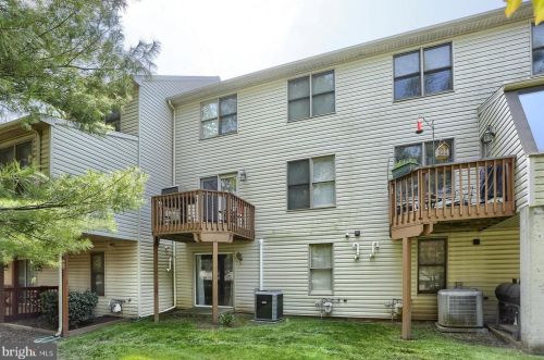 41 River Bend Park, Lancaster PA  17602-1282 exterior