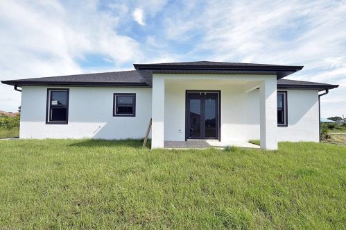 2905 22nd St, Lehigh Acres, FL 33971-5592