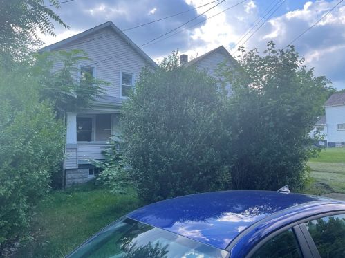 1036 Hamilton Ave, Hermitage, PA 16121-1126