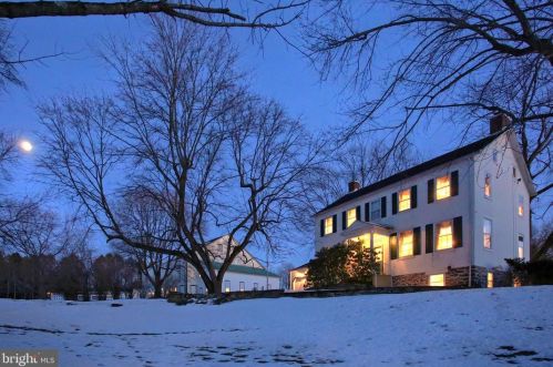 6411 Devonshire Hts Rd, Harrisburg PA 17111-4818 exterior