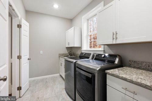 9085 Bristow Woods Ct, Nokesville VA  20181 exterior