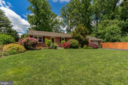 2218 Old Orchard Rd, Wilmington, DE 19810-4111