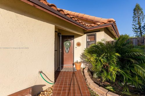 540 113th Ter, Hollywood FL  33025-3424 exterior