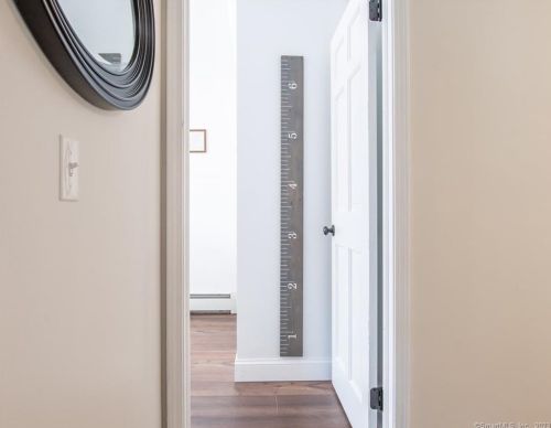 29 Carriage House Dr, Danbury CT  06810-8206 exterior