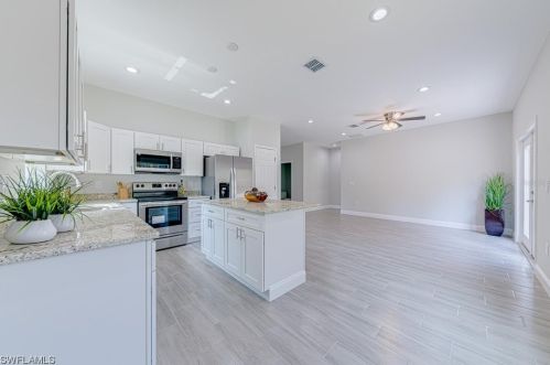 194 Fisher Ln, Ocklawaha, FL 32179-0055