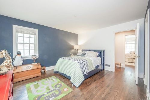 94 Haights Cross Rd, Chappaqua NY  10514-2911 exterior