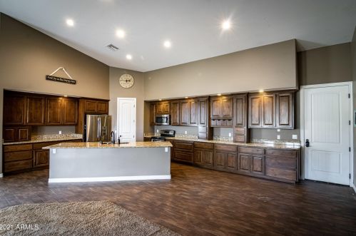 36937 Oakley Dr, San Tan Valley, AZ 85140-8403