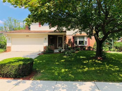 2746 Independence Ct, Darbydale, OH 43123-1710