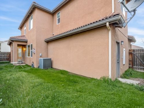4478 Artemisa Dr, Fresno CA  93722-6450 exterior