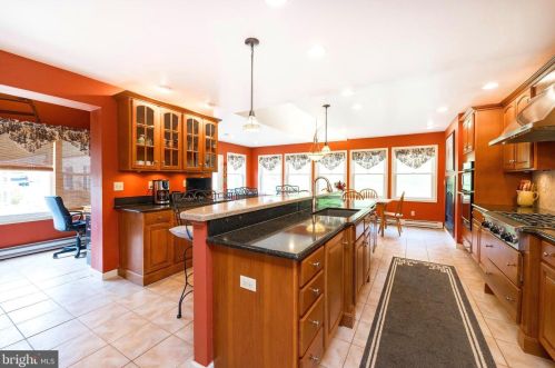 4139 Upper Valley Rd, Parkesburg, PA 19365-1607