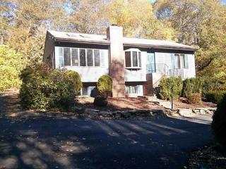 147 Chestnut Oak Rd, Glocester, RI 02814-2147