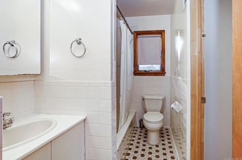 80 Donnybrook Rd, Scarsdale NY  10583-6704 exterior