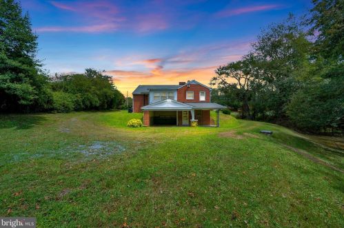565 Truslow Rd, Fredericksburg, VA 22406-5522