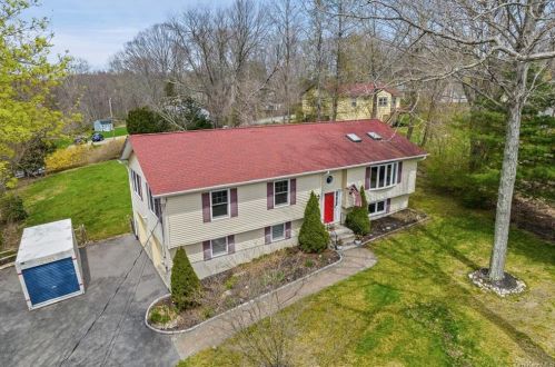 342 Mountain Rd, Jefferson Valley, NY 10535-1313