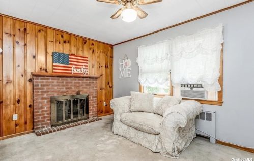 8 Carrington Dr, Elwood NY  11731-3005 exterior