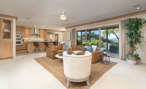 2755 Valle Vista Dr, Glendale CA  91206-4720 exterior