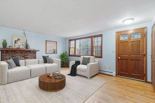 28 Phillipswood Rd, Sandown NH  03873-2427 exterior