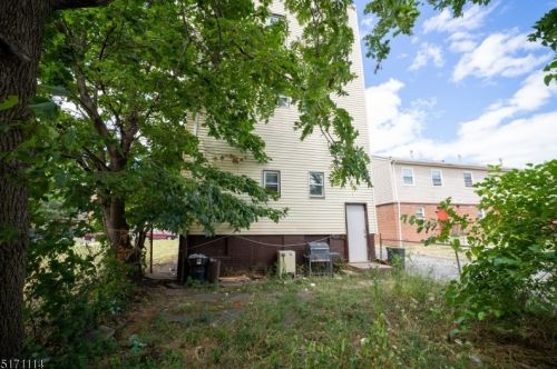 44 Chadwick Ave, Newark NJ 07108-1529 exterior