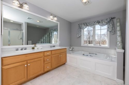 34 Mudry Farm Rd, Brookfield Center CT  06804-3542 exterior