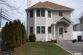 218 Evelyn Ave, Westbury, NY 11590-4219
