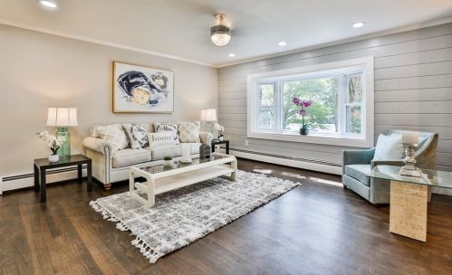 8 Justin Ave, Salem NH  03079-2319 exterior