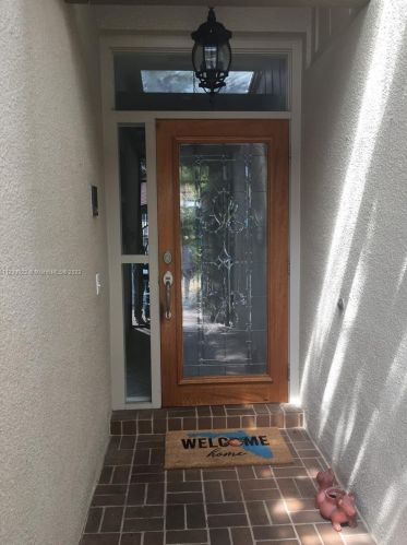 8350 Dundee Ter, Hialeah, FL 33016-6426