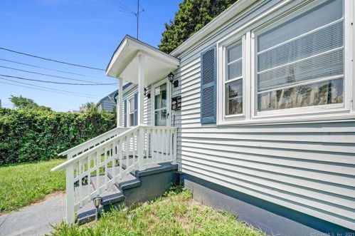 70 Ferris St, Bridgeport, CT 06605-3137