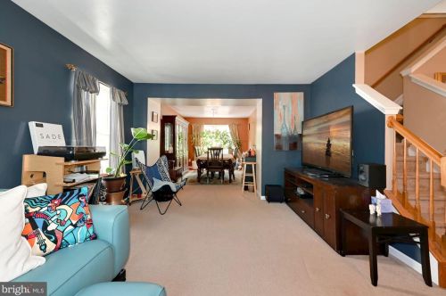 10 Birmingham Dr, Columbus NJ  08022-2342 exterior