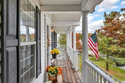 412 Lynn Ann Dr, New Kensington, PA 15068-9382