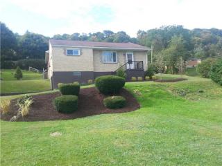 605 Cornell St, Moon Twp, PA 15108-2217